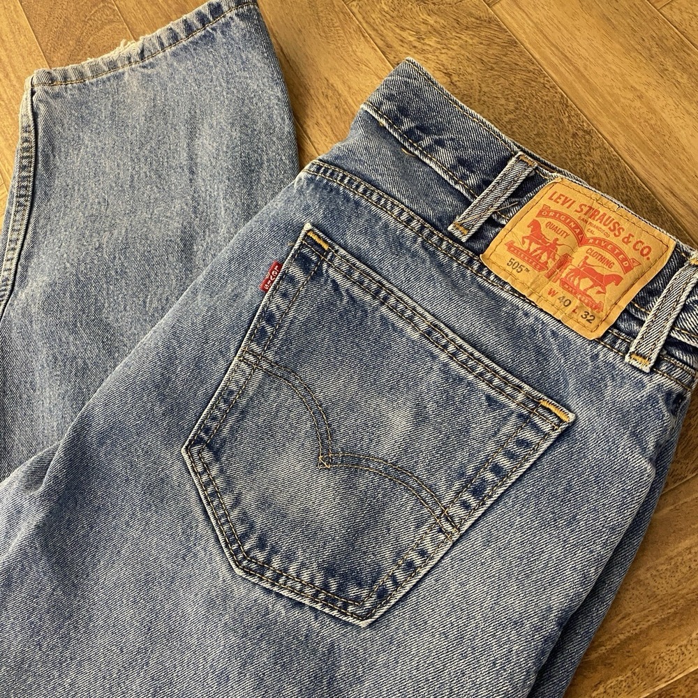 Levi's 505 Jeans Mens 40x32 Blue Denim Medium Wash Straight Leg Fit